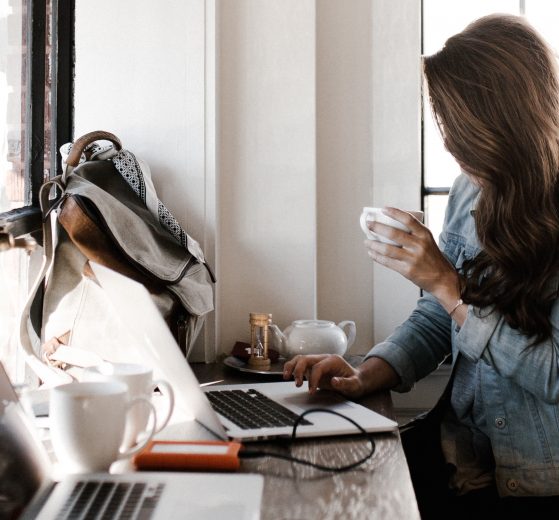 How To Tell If You're A Workaholic - Lioness Magazine