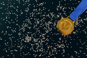 Gold medal with a background of confetti